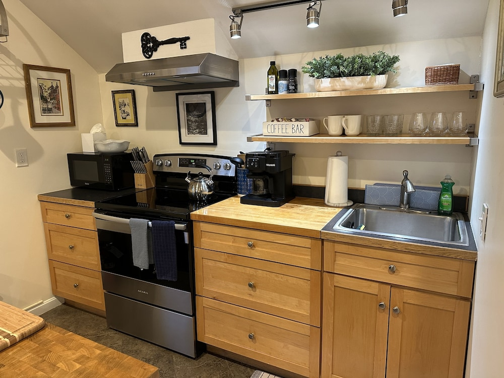 12 Goodwin Unit 2 1 Bedroom Apts