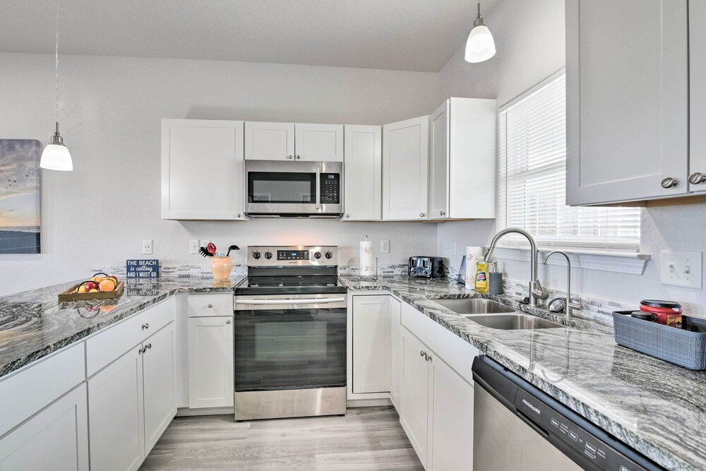 Near Ocean: Surfside Beach Gem w/ Deck & Views!