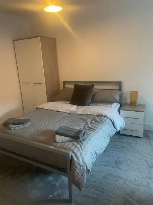 #305 1 Bedroom Serviced apartment -free parking