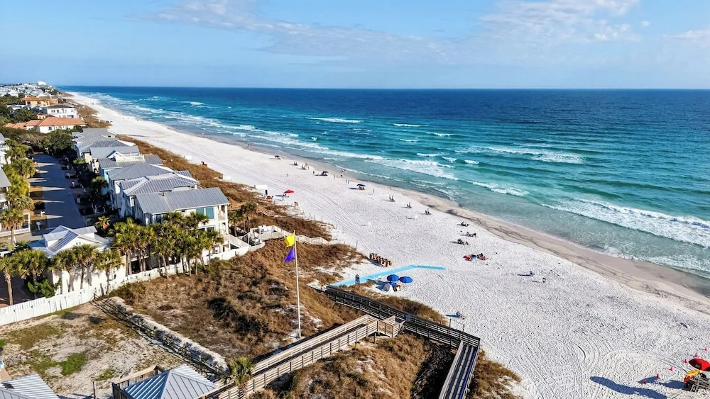 3 Blocks to Beach Sleeps 19 Pool, Spa & Golf Cart in Gulf Place
