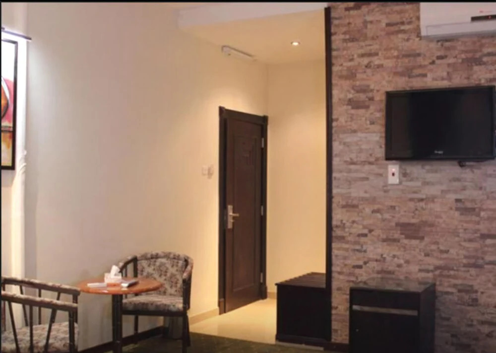 Oyo 402 Jawhrat Asfari Hotel