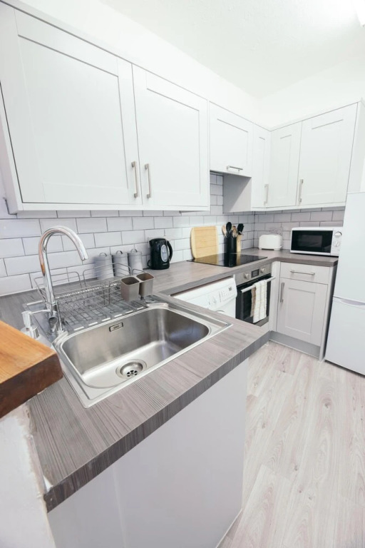 NEW Sleek and Chic 1BD Brighton Flat - Sleeps 3
