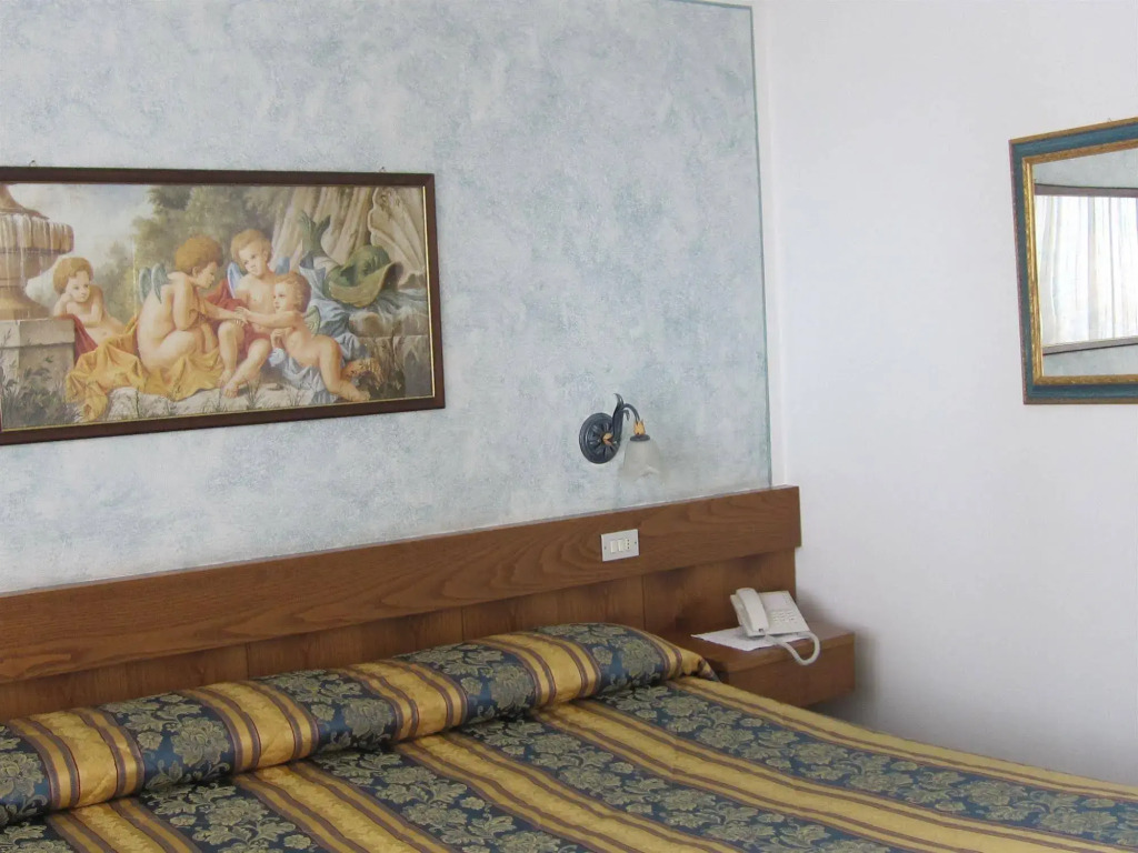 Hotel Azola