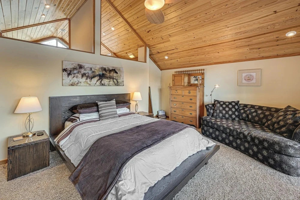Fun w/ Family! Lakefront Gem in Jamestown w/ Dock