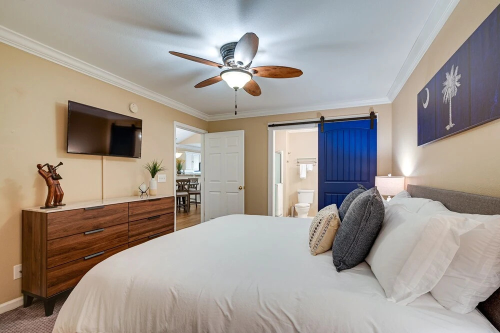 Highend Pawleys Island Condo w/ Porch & Pools!
