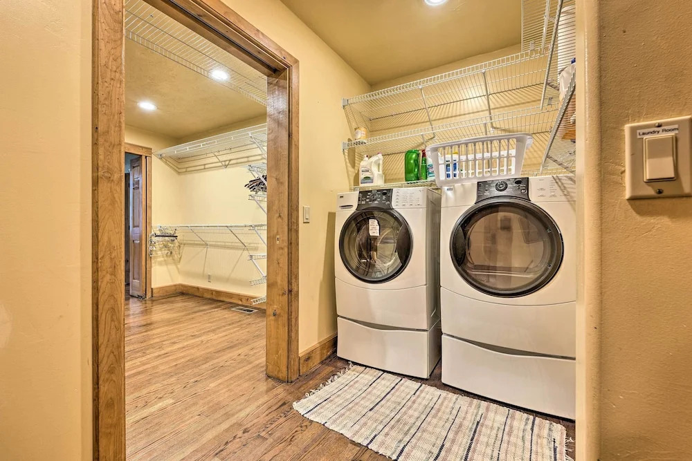 Luxe Sun Valley Retreat w/ Hot Tub, 3 Mi to Resort