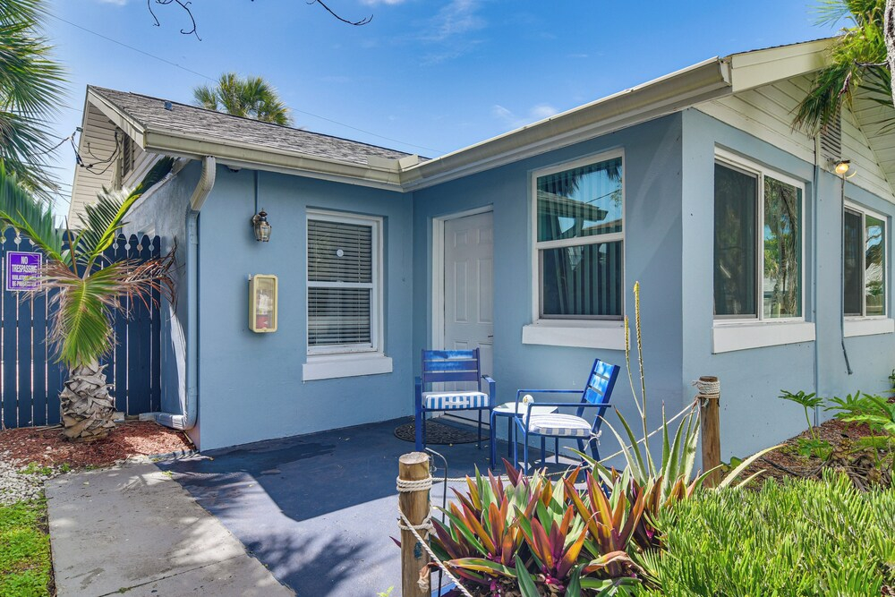 Near Beach & Corey Ave! Walkable Snowbird Escape