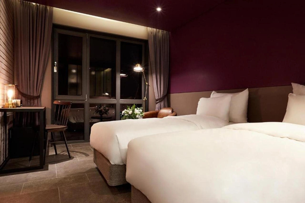 Hongdae Nine Brick Hotel