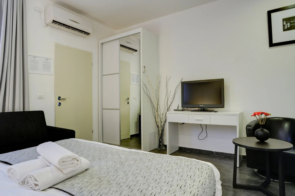 Geula Suites