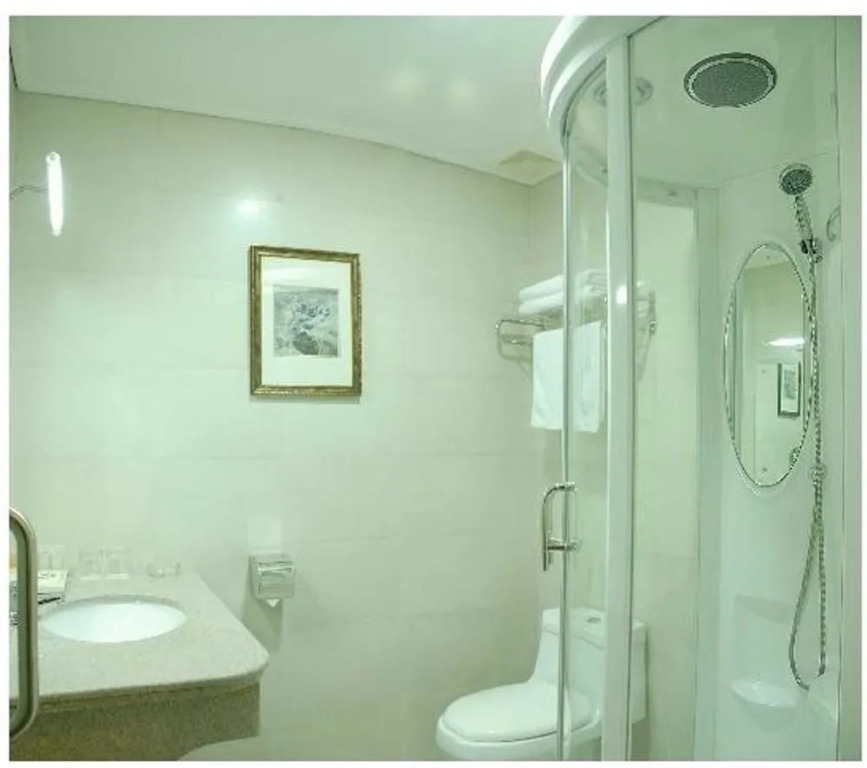 Mao Feng Hotel (Guangzhou Nancun Wanbo Metro Station)