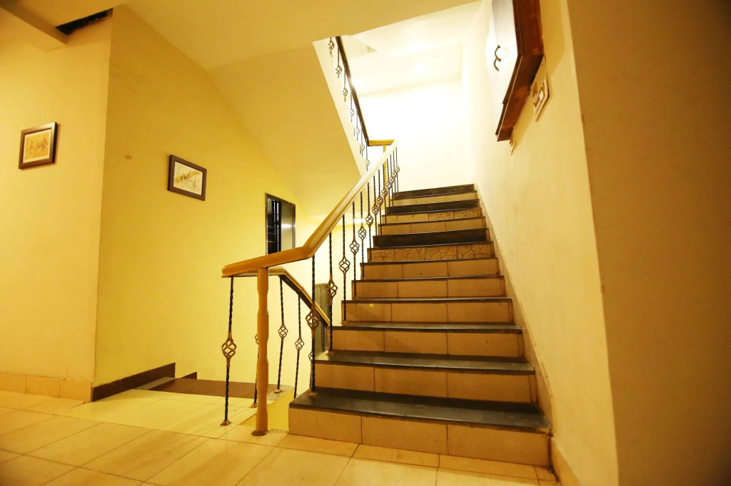 OYO 7859 Hotel Gurukripa