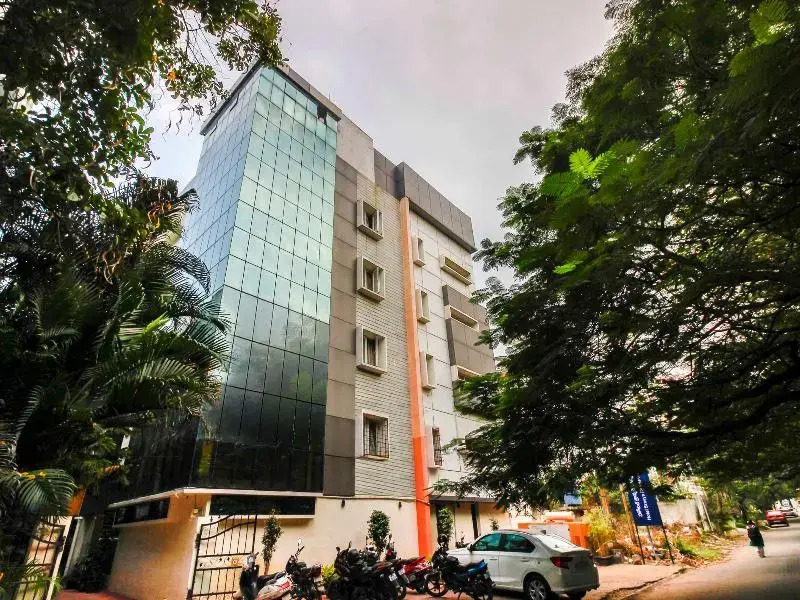 Capital O 68918 Sravya Grand Residency