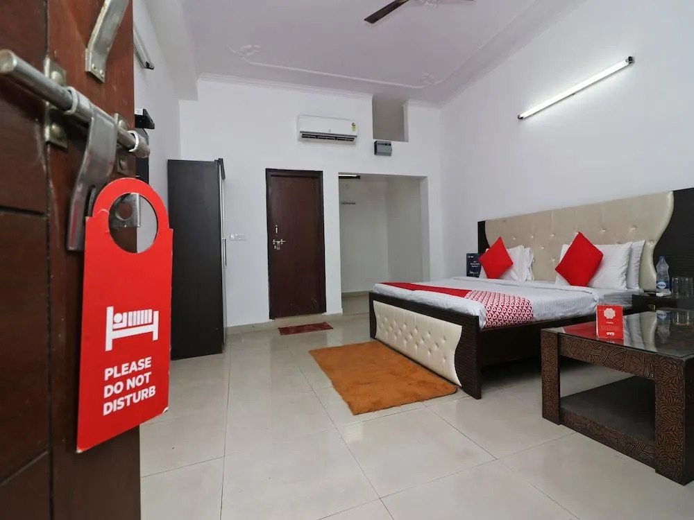 Oyo 14802 Hotel Virus Bistro
