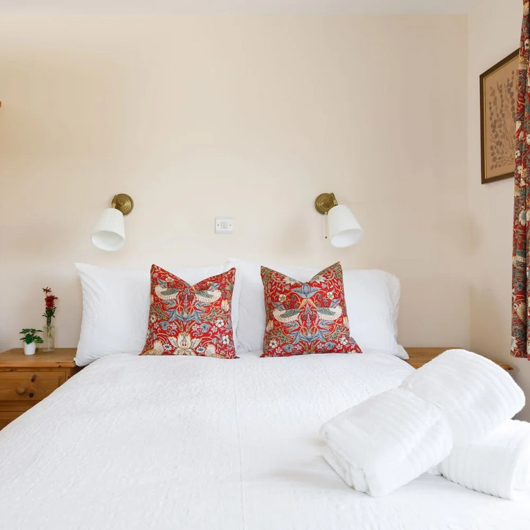 Sunny Seafront Chalet - Sleeps 6