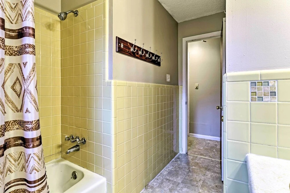 Cozy Home w/ Grill: Walkable Oxford Location