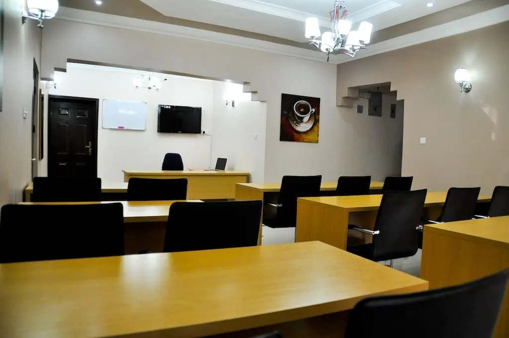 Auris Court Suites & Apartment