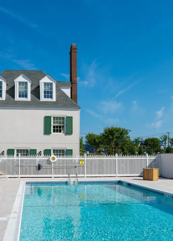 Canoe Place Inn & Cottages
