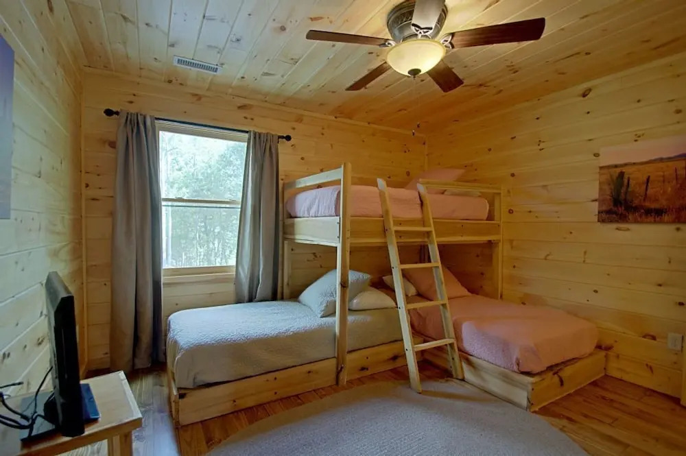 Imani's Cabin - 3 Br Cabin