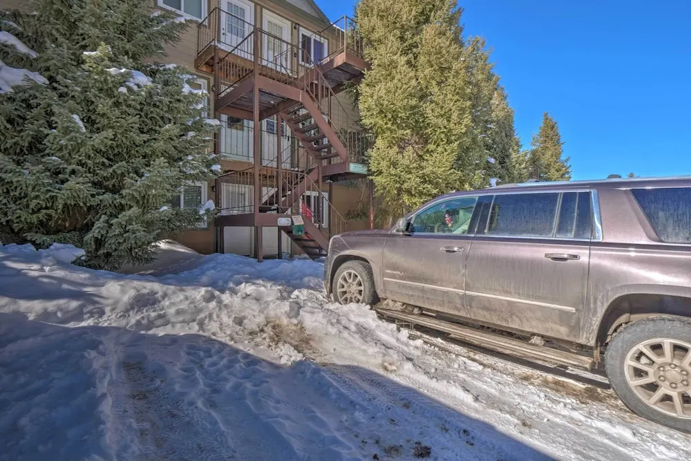 Blue River Condo w/ Views - 5 Mi to Breckenridge!