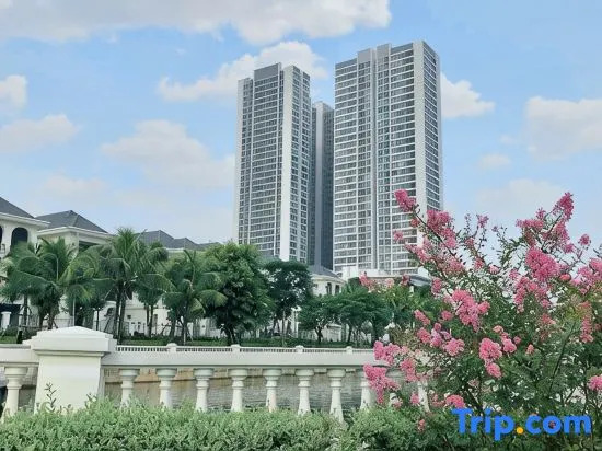 Vinhomes Greenbay Me Tri - Luxury, Garden Apartment in Hanoi