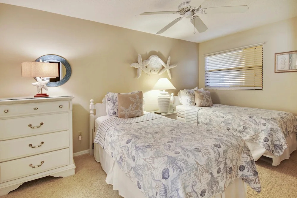Emerald Isle 502 3 Bdrm Beachfront Condo / Sunset Views!