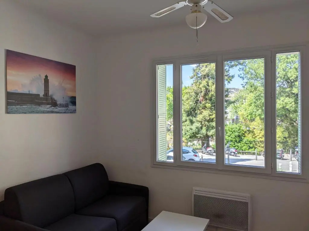 Appartement au cœur de cassis vue sur le parc