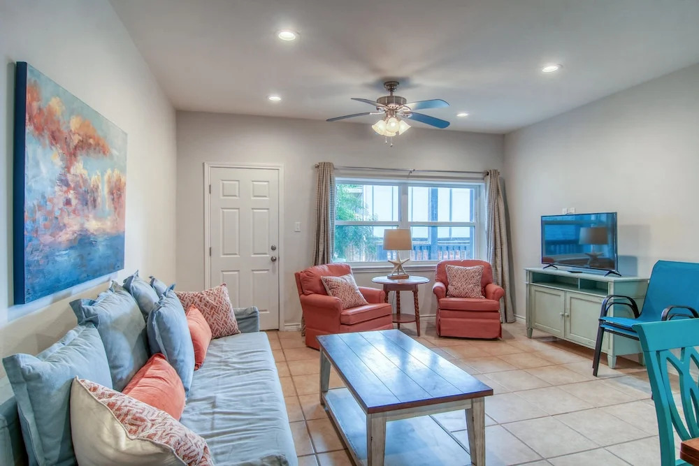 Sol Mate Siv33 2 Bedrooms 2 Bathrooms Condo
