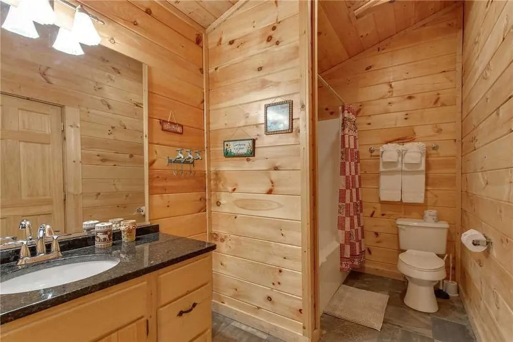 Mountain Dreams 4 Bedroom Home with Hot Tub