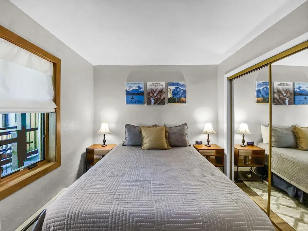 Inner Circle #6 (Condo with Pool & Hot Tub)