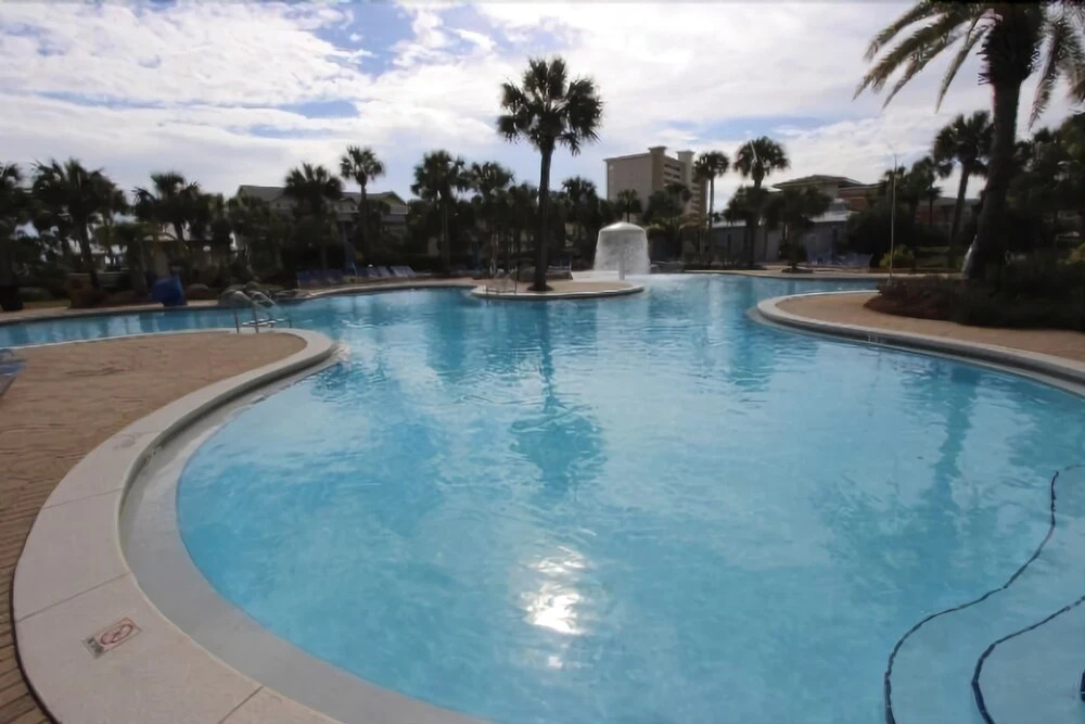 Sterling Shores PH13 - 3 Br home by RedAwning