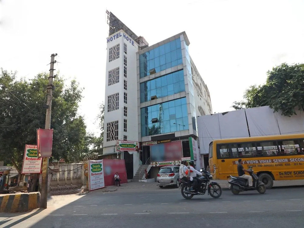 OYO 23158 Hotel The Taj