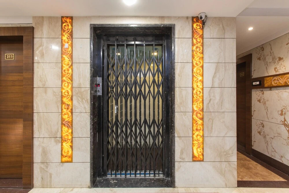 OYO 8977 Hotel Rajnandani Residency