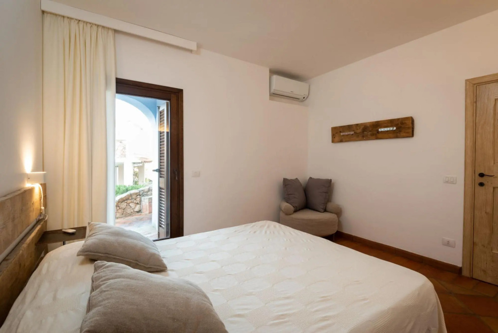 The property includes a double bedroom, a bathroom with a shower, large living room with sofa-bed (f-FIGAROLO1_PP