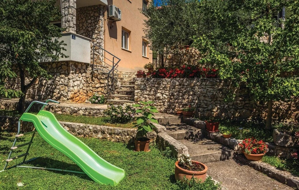 Amazing Home in Okrug Gornji With Wifi and 4 Bedrooms