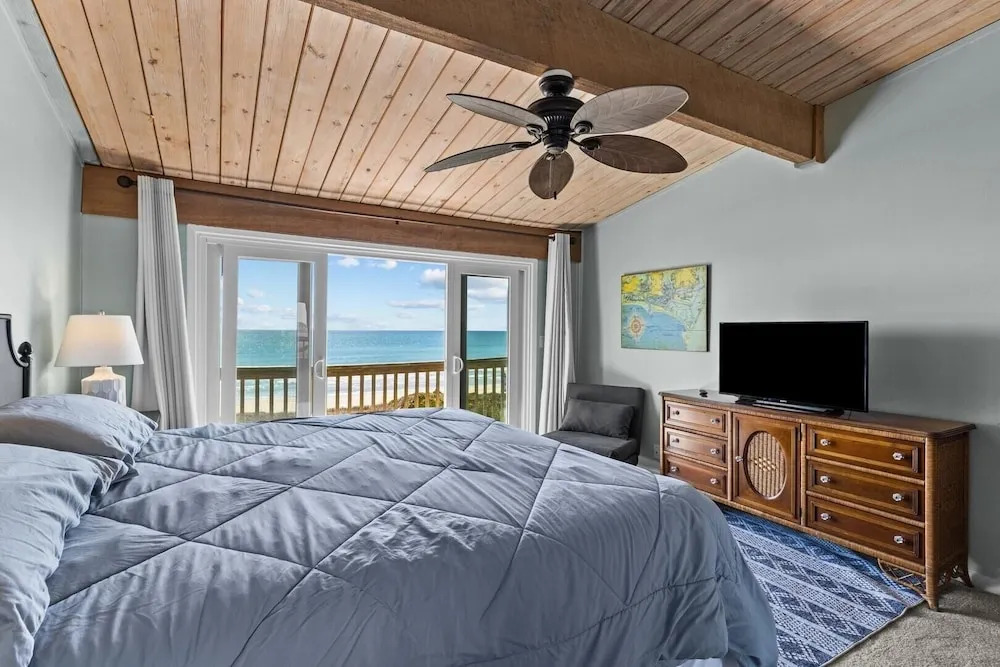 Coral Shores #4 3 Bedroom Condo by RedAwning