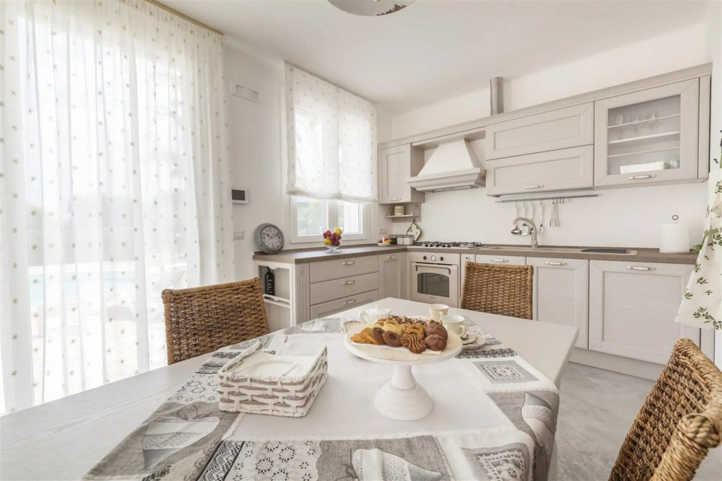 Charming house in a villa with pool and garden in Santa Caterina-Casina Greca