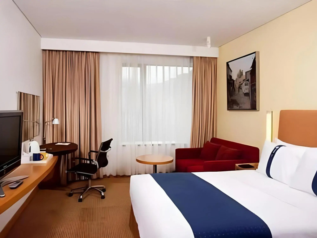 Arya Sheraton