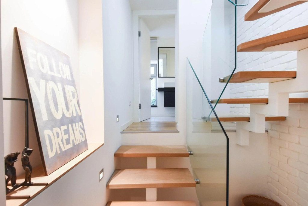 Authentic 3BR Penthouse in Ben Gurion by HolyGuest