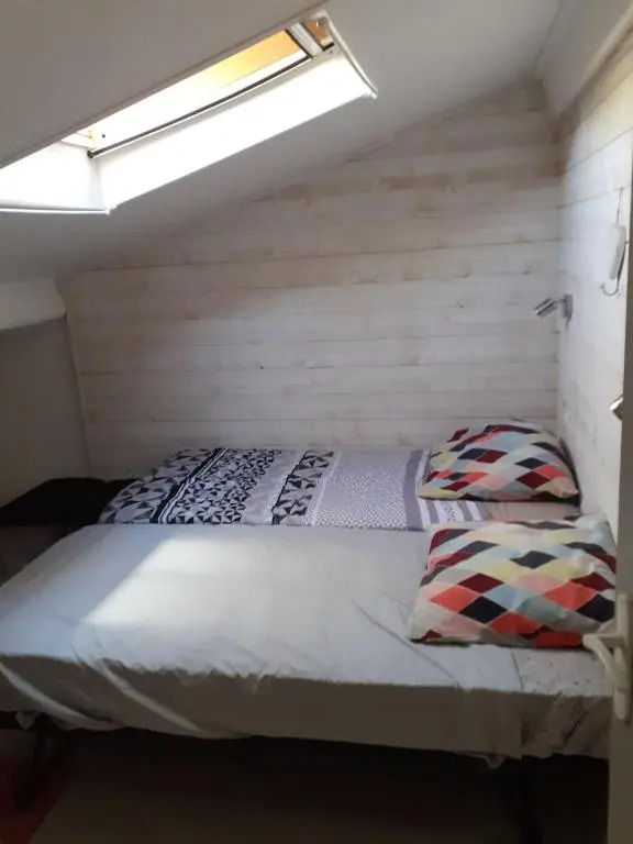 Maison au calme dans pinède, plages à 12min à pied