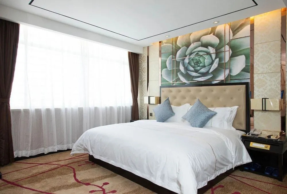 No. 8 Chain Hotel