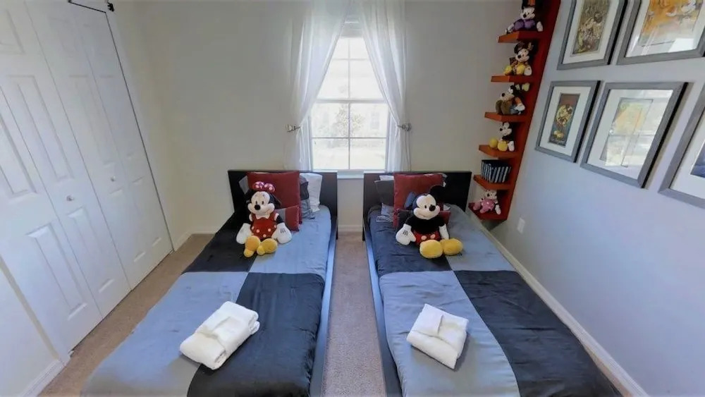 ACO FAMILY – 4 bd TOWNHOME WITH POOL (1515)