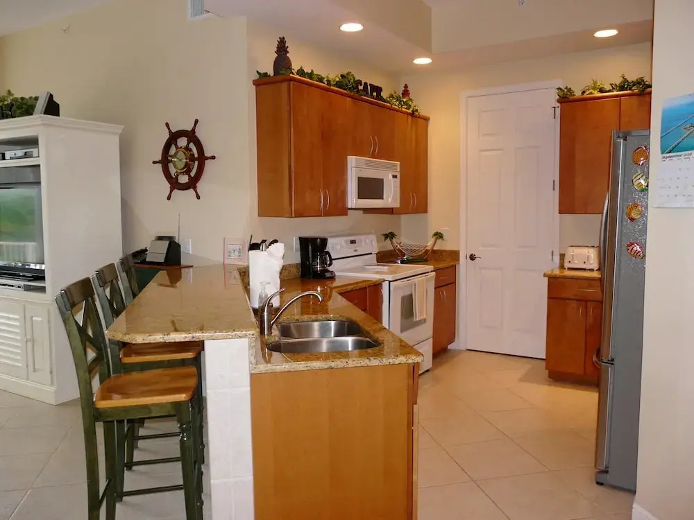 Spacious Condo With sky Views and Steps to South Beach