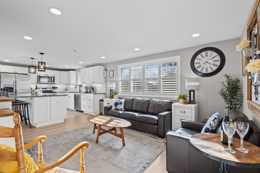 Berthoud Basecamp Private Hot Tub & Backyard Oasis