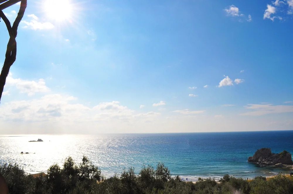 Studio Apartment Above Pelekas Beach no 1