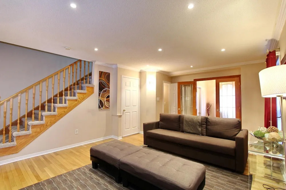 Pelicanstay in Churchill Meadows