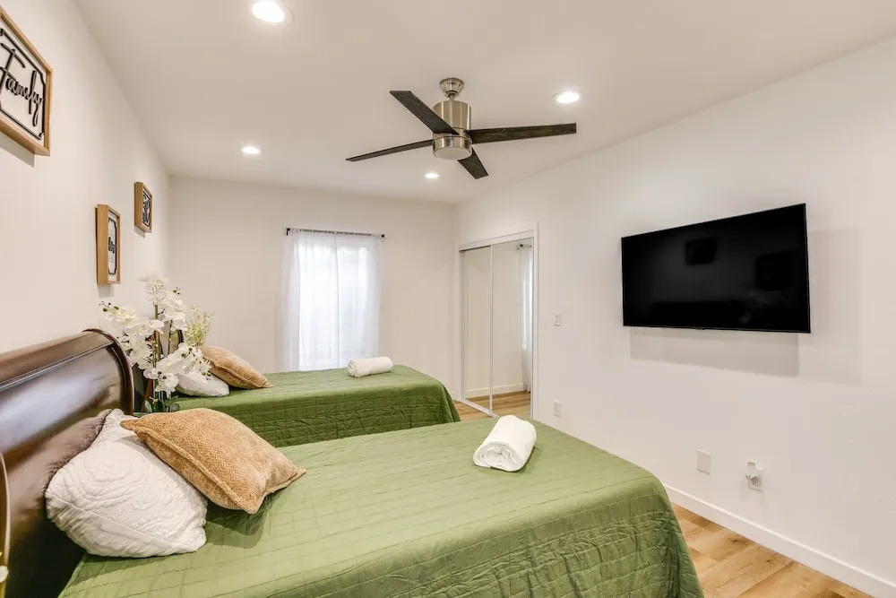 East Los Angeles Home - 7 Mi to Downtown!