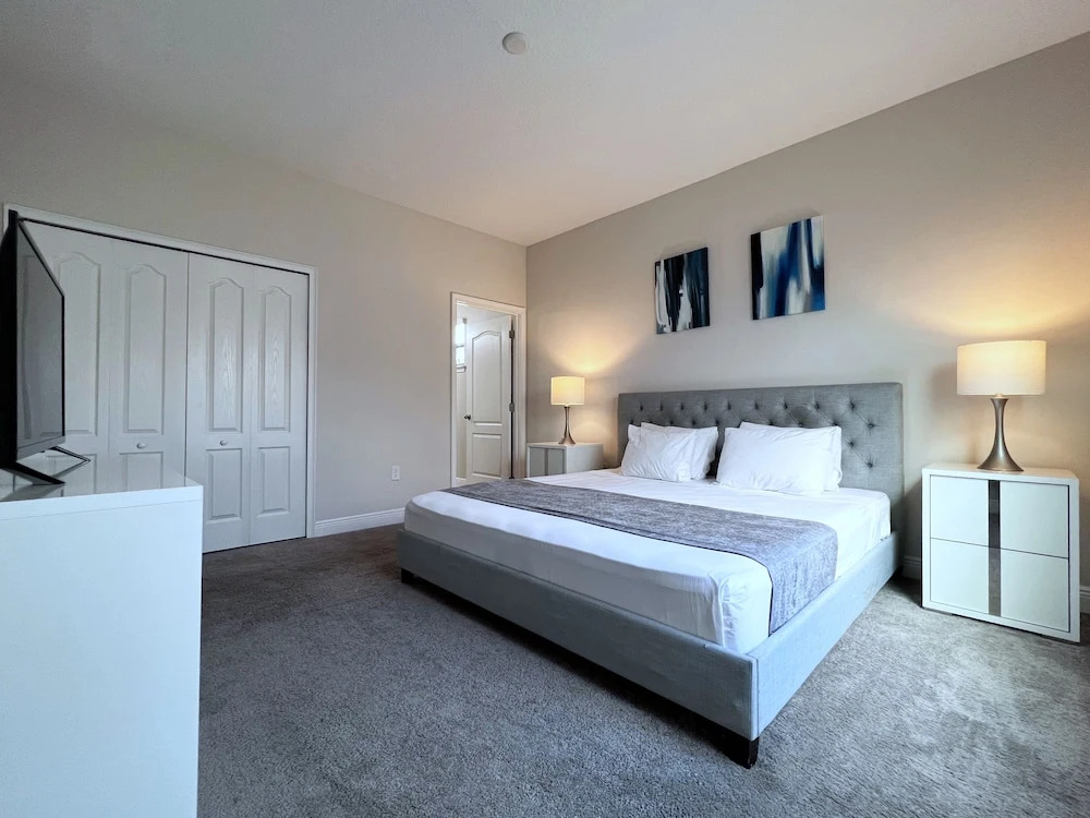 Balmoral Resort-186kb 5 Bedroom Home by RedAwning
