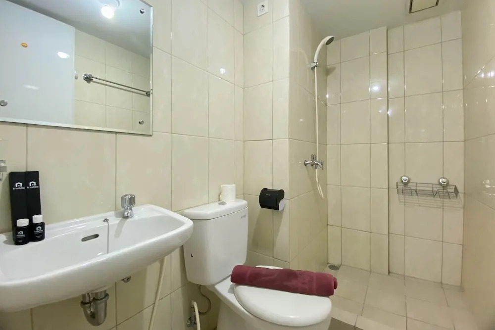 Comfort And Elegant 4Br Combined At Springlake Summarecon Bekasi Apartment