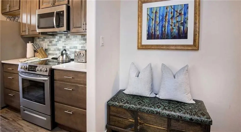 Townsend Place A106 1 Bedroom Condo by Redawning