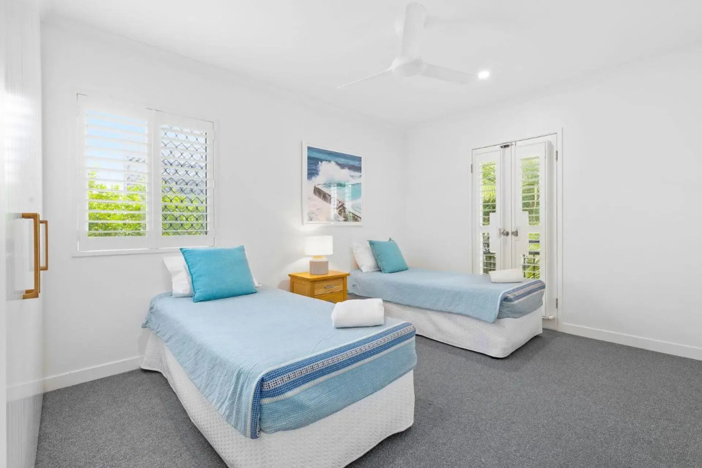 6 Seabreeze Spacious Newly Renovated Apartment with Ocean Views